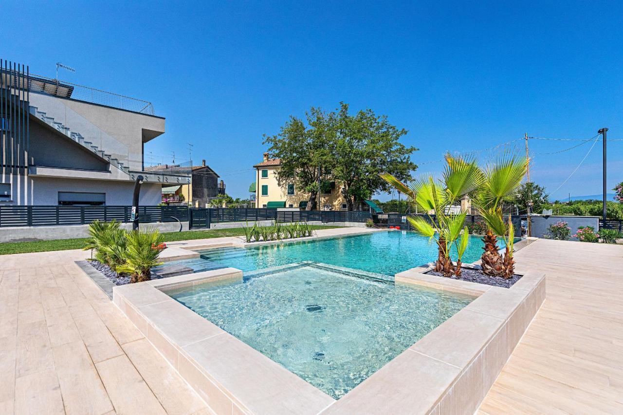Una Terrazza Sul Lago A2 Con Piscina By Wonderful Italy Apartamento Peschiera del Garda Exterior foto